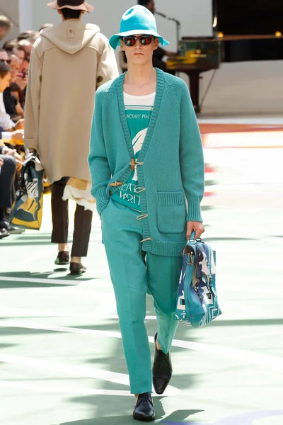 Look 19